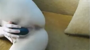 Порочная стерва MilanaMouse трахает пизду