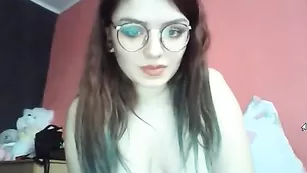 Очкастая стерва Anita_Berger дрочит пизденку