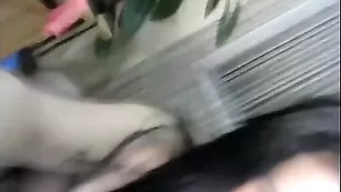 Симпатичная блудница AndrianaLima трахает пизденку