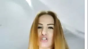 Симпатичная стерва CallMeBadGirl возбуждает пышными формами