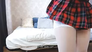 Развратная курва Natrina расхаживает с дилдо в попке