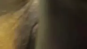 Похотливая сука sweet_c ласкает волосатую пизду