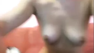 Шальная куртизанка Vetta ебется секс игрушкой