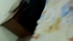 Самка Youtubed отсасывает хер и долбится в пизду