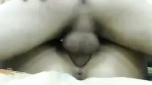 Самка Youtubed отсасывает хер и долбится в пизду