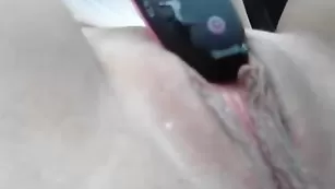 Белокурая шмара tobesweet дрочит письку вибратором