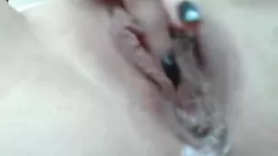 Белокурая шмара tobesweet дрочит письку вибратором