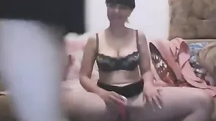 Мамочка с дочкой lWowGirlsl занимаются дрочкой