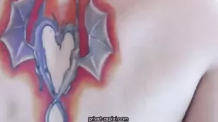 Сексуальная нимфа sexxyhelen шалит с секс игрушкой