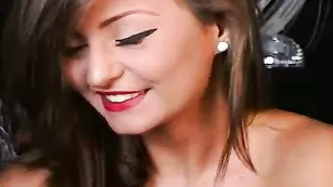 Пышногрудая нимфа Kiten трахает пизденку