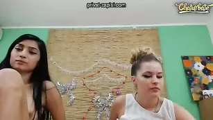 Шальные дамы во фри трахают попки adryeenmely