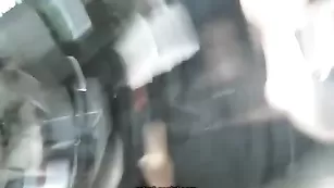 Властная брюнетка шалит с пареньком Kiarose