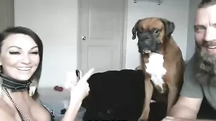 Властная брюнетка шалит с пареньком Kiarose