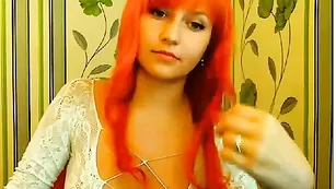 Рыжая потаскушка Missglamor показывает сисечки
