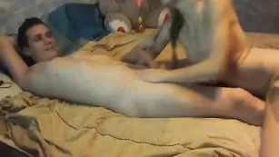 Худая куртизанка Mwm197777 страстно трахается в пизду