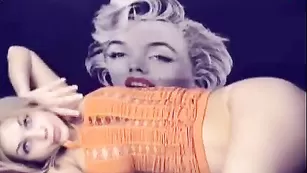 Белобрысая краля Lollie эротично позирует