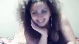 Кудрявая брюнетка EsmeraldaStar заценила сиськи