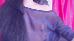 Черноволосая леди vassabbii переписывается во фри