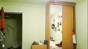 Нежная брюнеточка делает минет и трахается в пизду