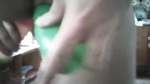 Молодая шлюшка romashka239 трахает пизду фаллосом