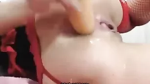Элитная блонда умело долбит задницу