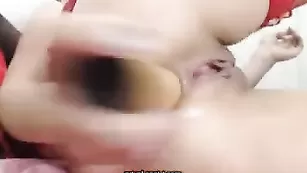 Элитная блонда умело долбит задницу