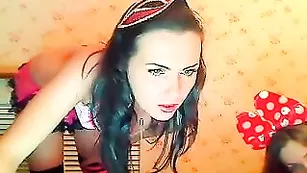 Страстные брюнетки Flamy позируют в нижнем белье