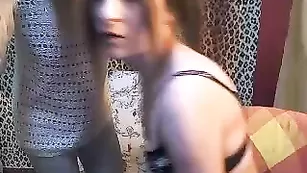 Стройная девка CoolParadise обнажается перед камерой