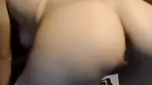 Сучка в чулках sexynomber1 мастурбирует влажную письку