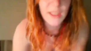 Озорная шлюшка nelli ласкает красивые сиськи