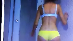 Худенькая шмара Magicalgirl позирует в нижнем белье