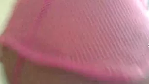 Распутная брюнетка hotgirl4u трахает бритые дырочки