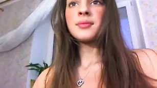 Жаркая куколка SexySu4ka общается голенькой