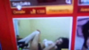 Строптивая леди SexySu4ka массирует пизденку