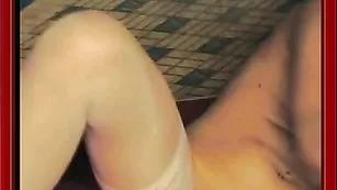 Пылкая самка JessicaJaymes трахает бритую киску