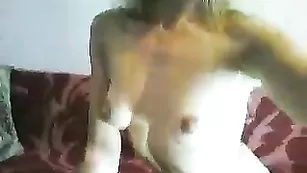 Строптивая шкура AlisaSexx поебала обе дырки