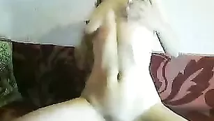 Строптивая шкура AlisaSexx поебала обе дырки