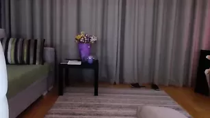 Роскошная модель ariannasecret трахает пизду вибратором