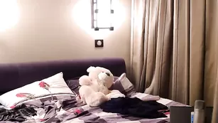 Обалденная краля KillersTits позирует в чулках