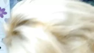 Зрелая барышня трахает очко черным диком