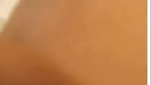 Похотливая малышка Webcamslut трахает пизду самотыком