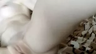 Пленительная курва KristinLVL трахает обе дырки