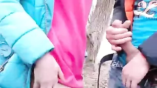 Брюнеточка ебется в очко на природе TrueLoveeee