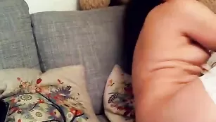 Желанная блудница KaTzEnSeX трахает бритую письку