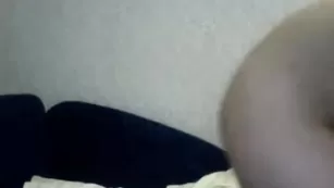 Жаркая цыпочка AlisaGo1996 трахает попку