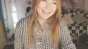 Милая цыпочка goodWitch обнажает сиськи