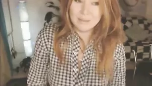 Милая цыпочка goodWitch обнажает сиськи