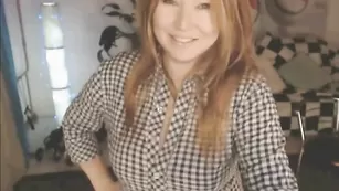 Милая цыпочка goodWitch обнажает сиськи