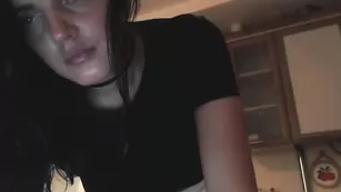 Аппетитная брюнетка SashaWild ласкает сосочки