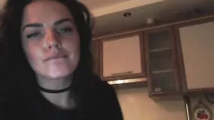 Аппетитная брюнетка SashaWild ласкает сосочки